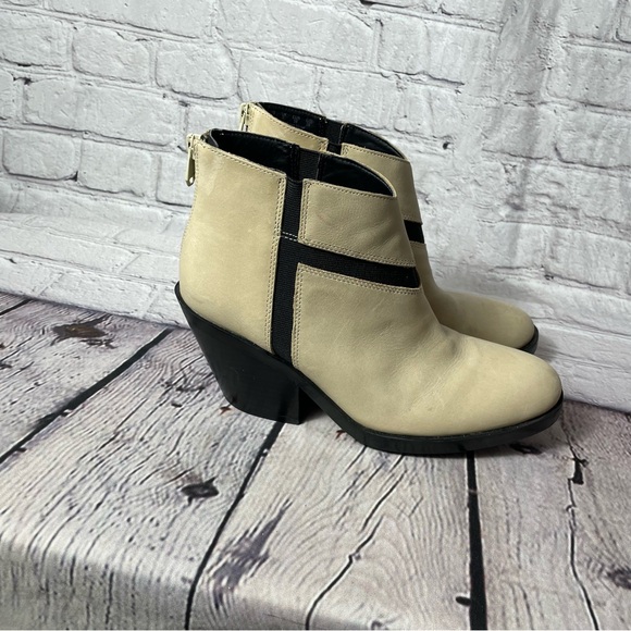 Naya Atom Ankle Boots Taupe Black Leather Size 8 - Picture 3 of 8